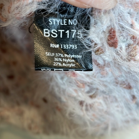 POL V-Neck Fuzzy Sweater Size Small - Picture 5 of 7